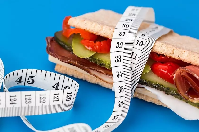 Ile kalorii powinieneś spożywać aby chudnąć