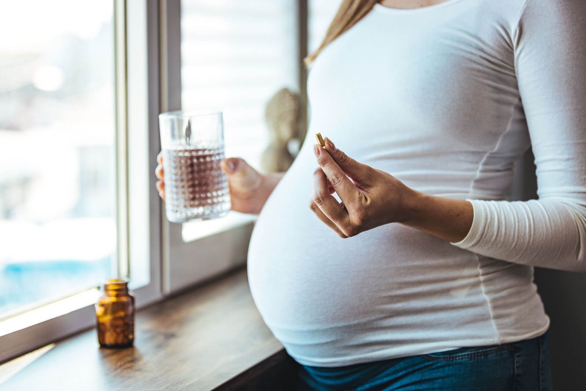 Witaminy w ciąży – co suplementować i co jeść, by nie mieć niedoborów?